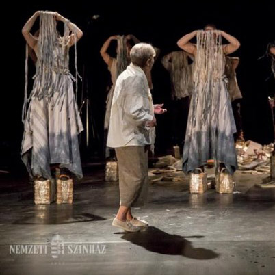 Hungarian play huge hit in Paris